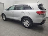 Used 2017 Kia Sorento L image 3