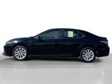 Used 2018 Toyota Camry LE image 2