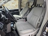 Used 2015 Chrysler Town & Country Touring image 4