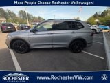 Used 2022 Volkswagen Tiguan SE R-Line image 3