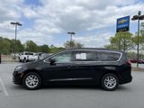 Used 2022 Chrysler Pacifica Touring-L image 4