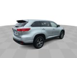 Used 2019 Toyota Highlander LE image 2