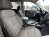 Used 2020 Chevrolet Traverse LT image 2