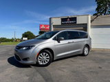 Used 2018 Chrysler Pacifica Touring-L w/ Premium Audio Group image 3