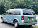 Used 2009 Chrysler Town & Country Touring image 5