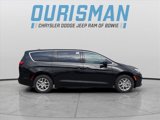New 2025 Chrysler Pacifica Select image 2