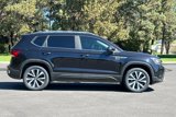 Used 2022 Volkswagen Taos SE w/ Panoramic Sunroof Package image 3