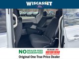 Used 2023 Chrysler Voyager LX image 5