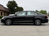 Used 2017 Volkswagen Jetta SE image 2