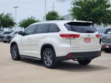Used 2017 Toyota Highlander XLE image 4