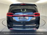 Used 2023 Chrysler Pacifica Touring-L image 5