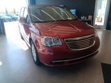 Used 2016 Chrysler Town & Country Touring w/ Driver Convenience Group image 2