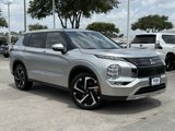 Used 2023 Mitsubishi Outlander SE image 2