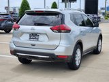 Used 2017 Nissan Rogue SV w/ SV Premium Package image 5