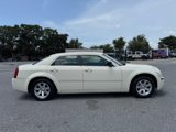 Used 2007 Chrysler 300 image 2