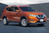 Used 2019 Nissan Rogue SV image 2
