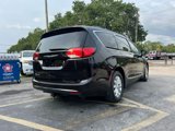 Used 2017 Chrysler Pacifica Touring-L image 2