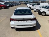 Used 2021 Hyundai Elantra SE image 6