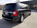 Used 2016 Chrysler Town & Country Touring image 6
