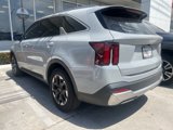 Used 2025 Kia Sorento S image 3
