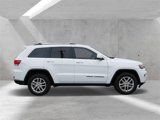 Used 2018 Jeep Grand Cherokee Laredo image 2