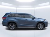 Used 2017 Toyota Highlander XLE image 2