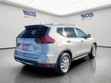 Used 2017 Nissan Rogue SV image 4