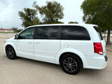 Used 2016 Dodge Grand Caravan SE image 2