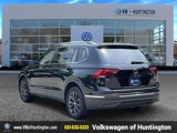 Certified 2022 Volkswagen Tiguan SE w/ Panoramic Sunroof Package image 4
