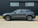 Certified 2017 Porsche Macan image 2