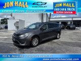 Used 2017 Chrysler Pacifica Touring-L image 2