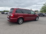 Used 2014 Chrysler Town & Country Touring-L image 6