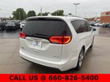 Used 2018 Chrysler Pacifica Limited image 5