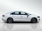 Used 2022 Volkswagen Passat 2.0T SE image 4