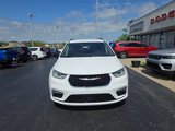 Used 2024 Chrysler Pacifica Touring-L image 2