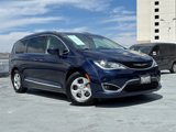 Used 2018 Chrysler Pacifica Touring-L image 2