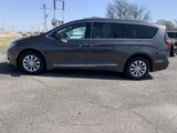 Used 2019 Chrysler Pacifica Touring-L image 2