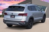 Used 2023 Volkswagen Taos SE w/ Panoramic Sunroof Package image 5