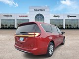 New 2025 Chrysler Pacifica Select image 4