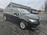 Used 2017 Chrysler Pacifica Touring image 3