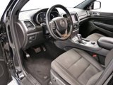 Used 2019 Jeep Grand Cherokee Laredo image 2