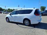Used 2023 Chrysler Pacifica Touring-L image 6
