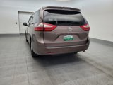 Used 2018 Toyota Sienna LE image 6