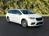 Used 2024 Chrysler Pacifica Pinnacle image 2