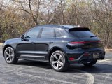 Certified 2022 Porsche Macan image 3