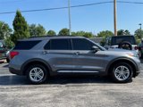 Used 2021 Ford Explorer XLT image 2
