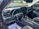Used 2021 Toyota Highlander XLE image 3