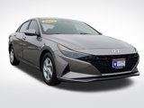 Used 2021 Hyundai Elantra SE image 2