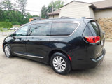 Used 2017 Chrysler Pacifica Touring-L image 6