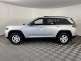 Used 2023 Jeep Grand Cherokee Laredo image 4